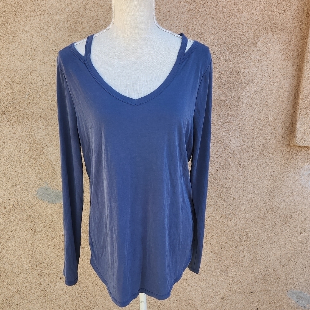 Time and Tru Cold Shoulder Long Sleeve Scoop Neck SideSlit Lightweight Flowy Top